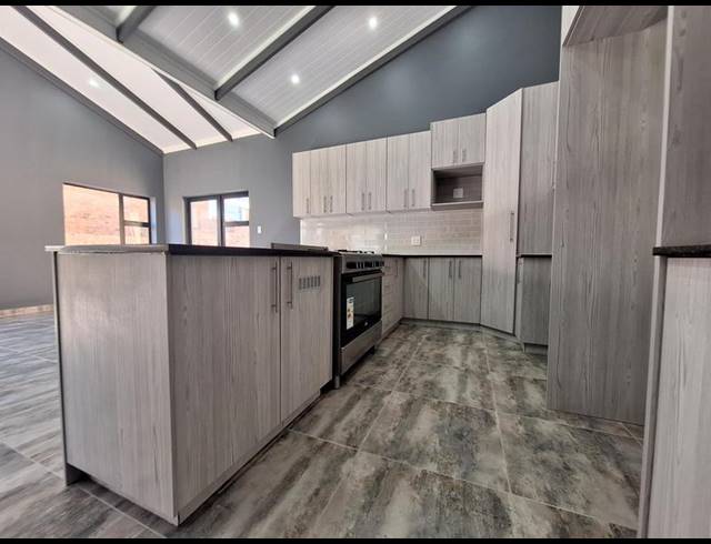 3 BEDROOM TOWNHOUSE FOR SALE IN ISLAND VIEW